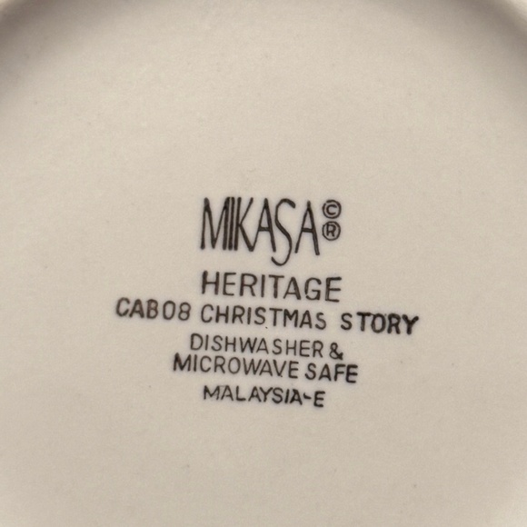 Mikes Christmas Sugar Bowl and Creamer EUC - Picture 10 of 10